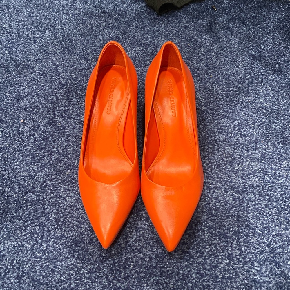 Vince camuto Orange leather pumps women's size 6m